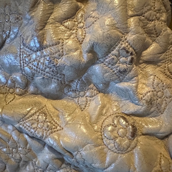 Very Worn Authentic Louis Vuitton MM Stratus Ecru Olympe Leather Shoulder Bag - Picture 3 of 8